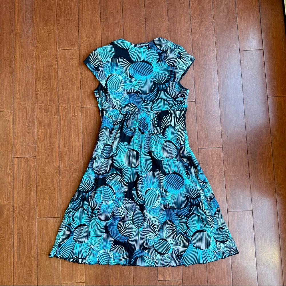 Floral Patterned Dress in Blue and Black - Picture 3 of 6